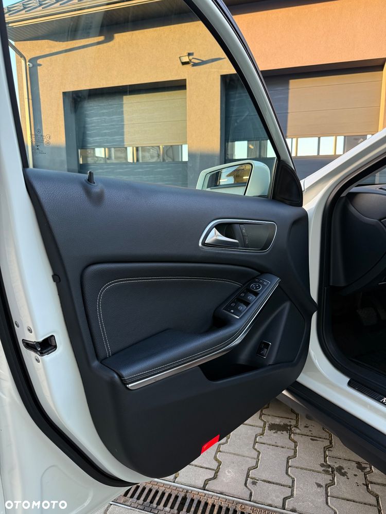 Mercedes-Benz GLA 200 7G-DCT - 13