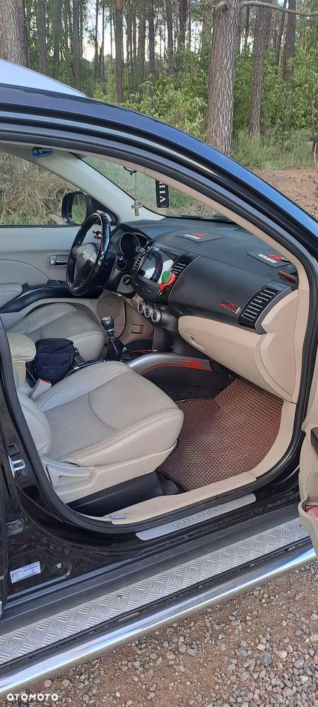 Mitsubishi Outlander 2.0 DID Intense + SE - 11