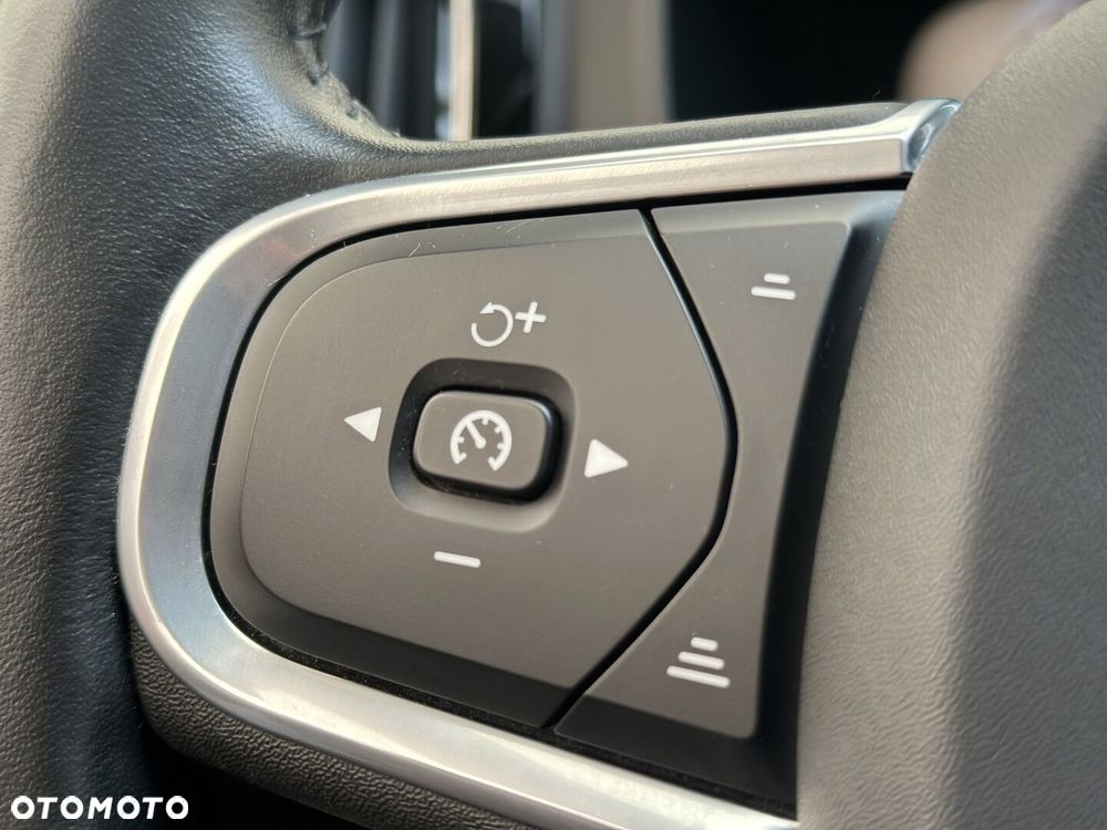 Volvo XC 60 B5 B AWD Momentum Pro - 26