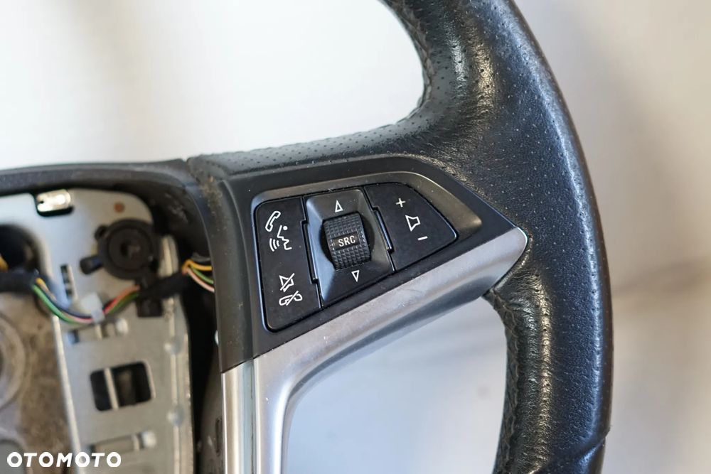 Kierownica skórzana multi Opel Astra J 13351022 - 3