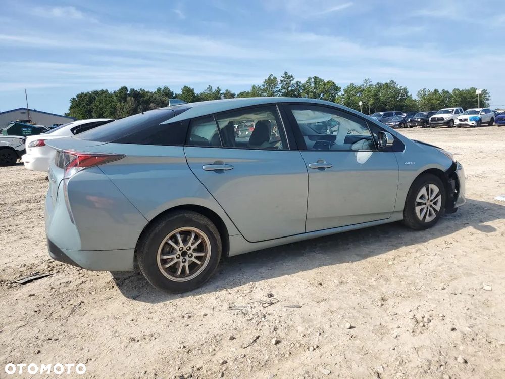 Toyota Prius (Hybrid) - 6