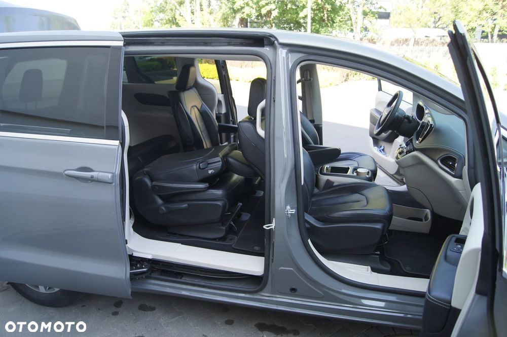 Chrysler Pacifica - 4