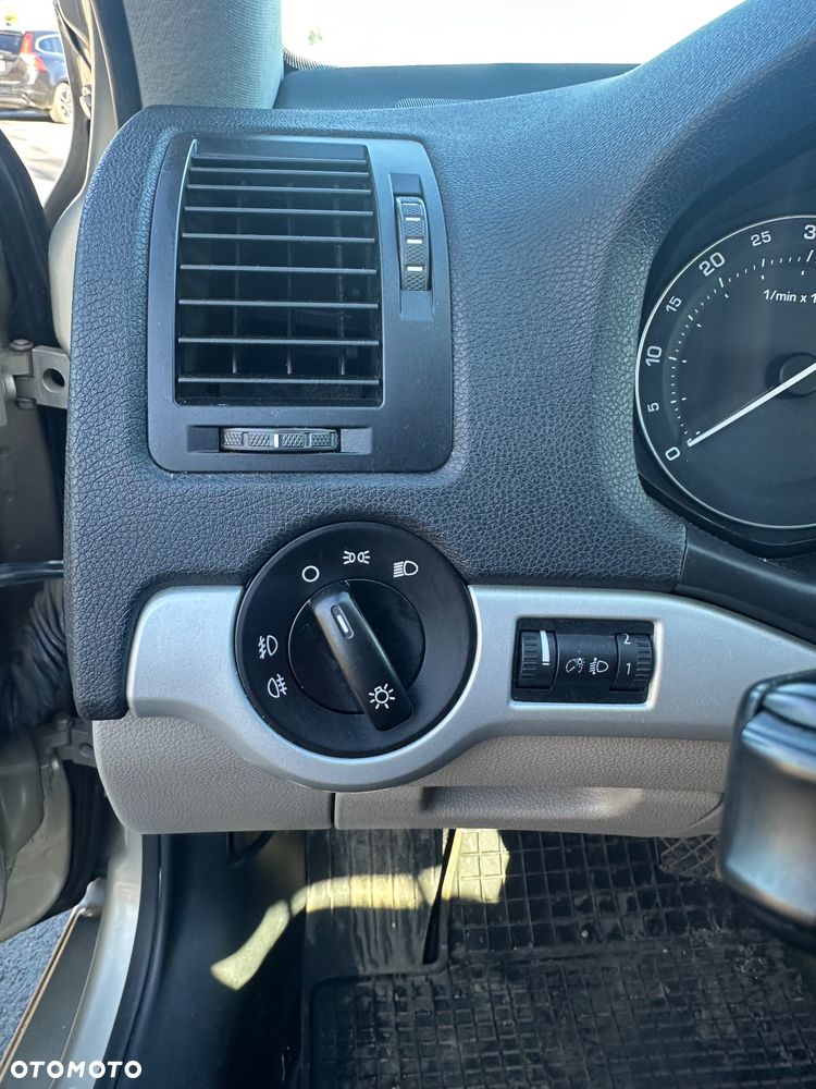 Skoda Octavia 2.0 TDI Ambiente DSG - 12