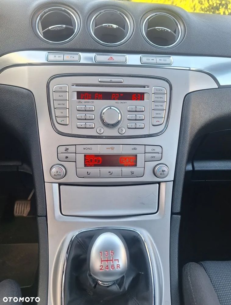 Ford S-Max - 16
