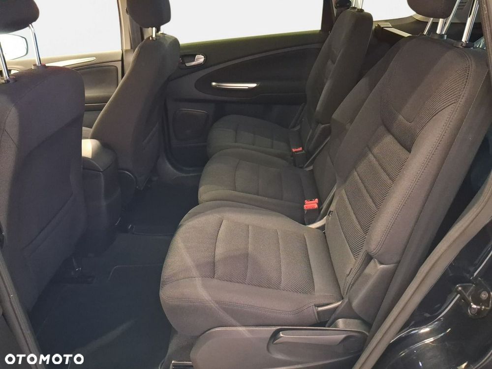 Ford S-Max - 11