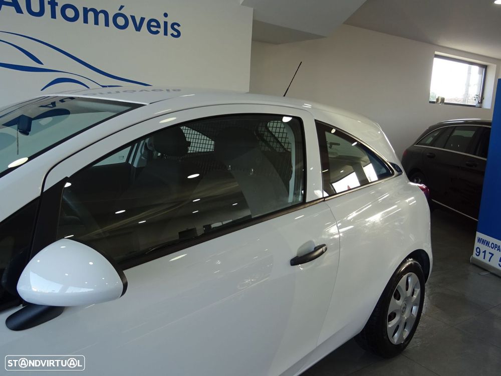 Opel Corsa Outro - 6