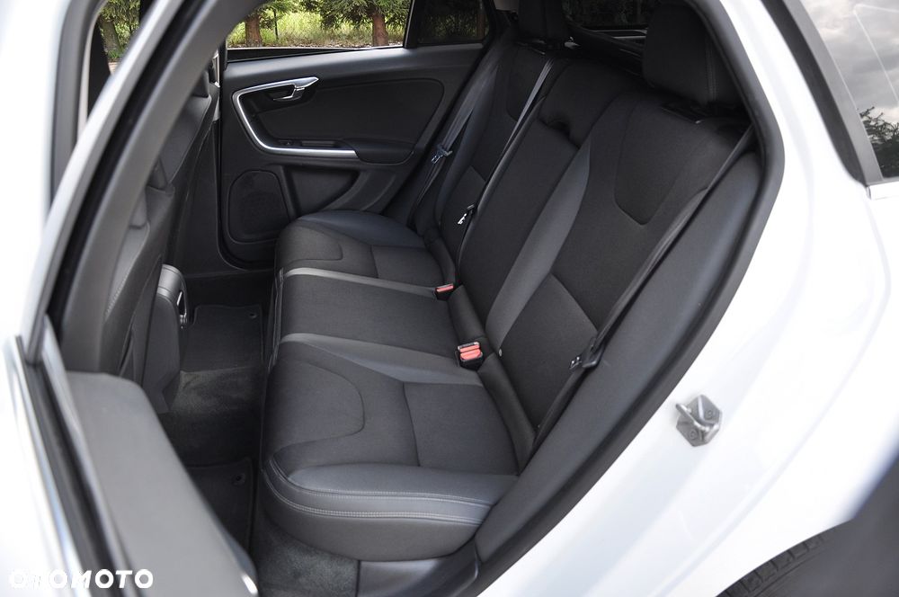 Volvo V60 D4 Geartronic - 24