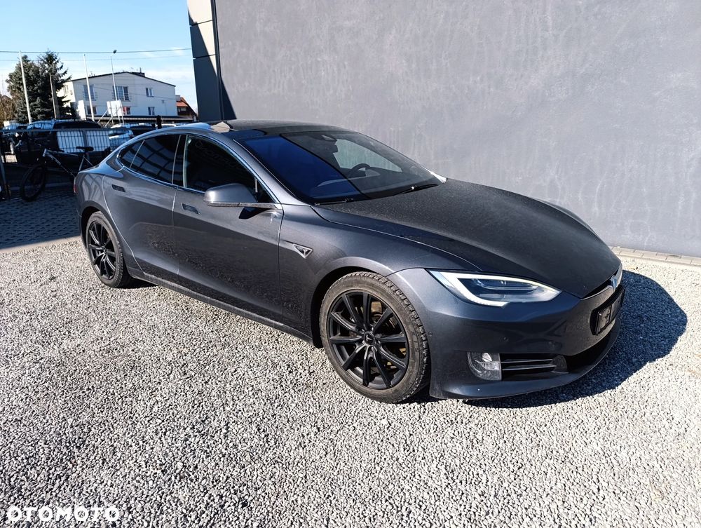Tesla Model S - 21