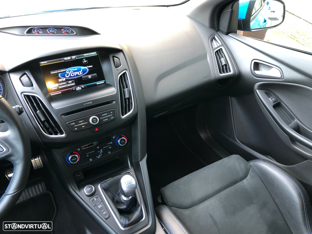 Ford Focus 2.3 EcoBoost RS - 26