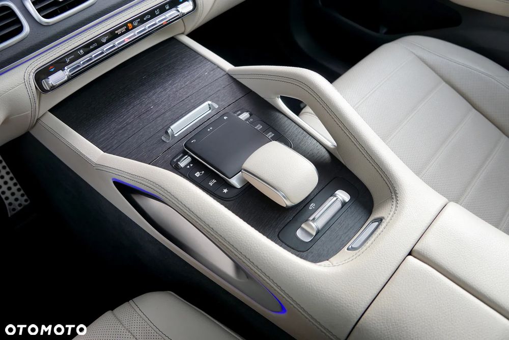 Mercedes-Benz GLS - 38