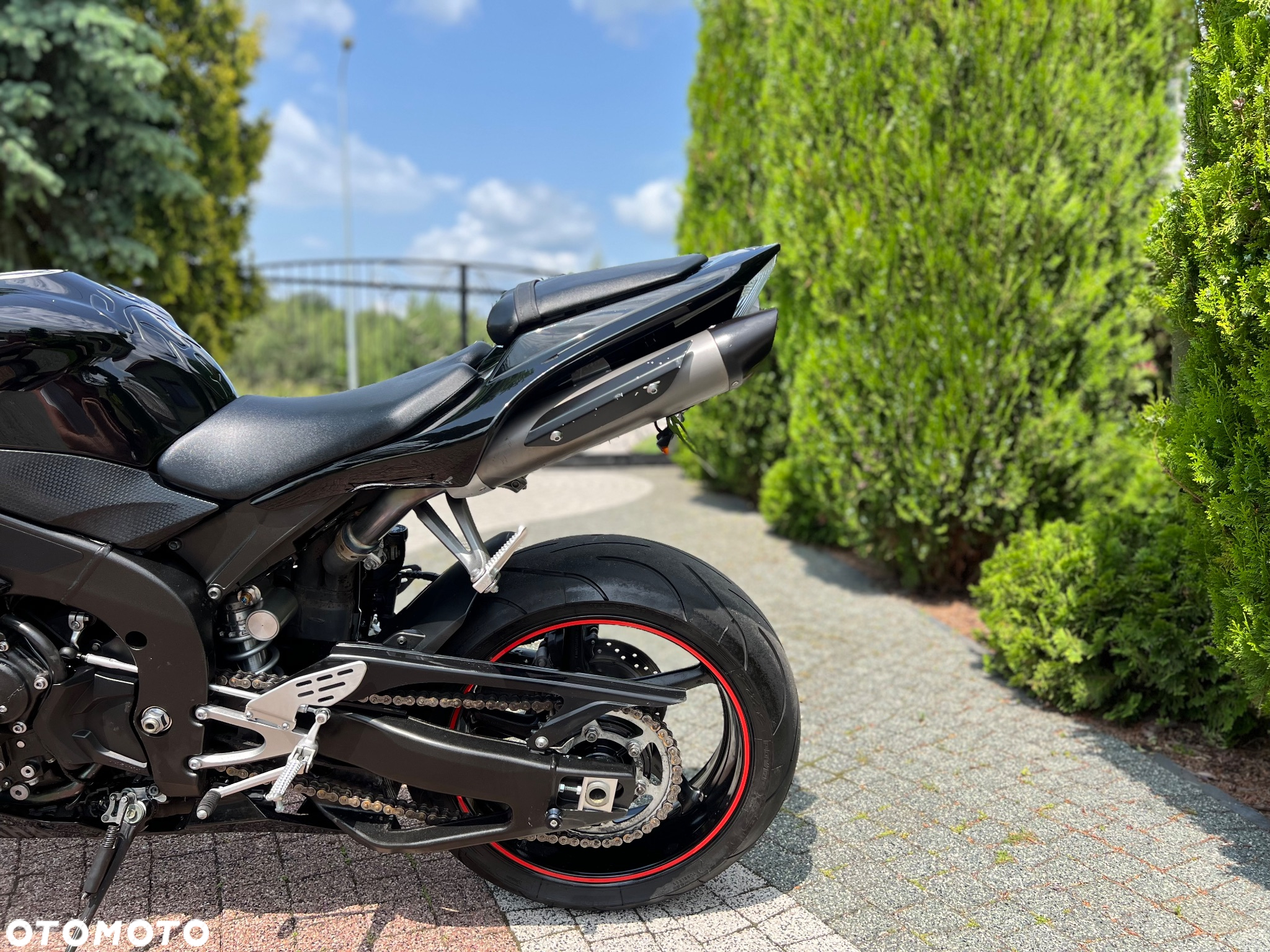 Yamaha R1 - 22