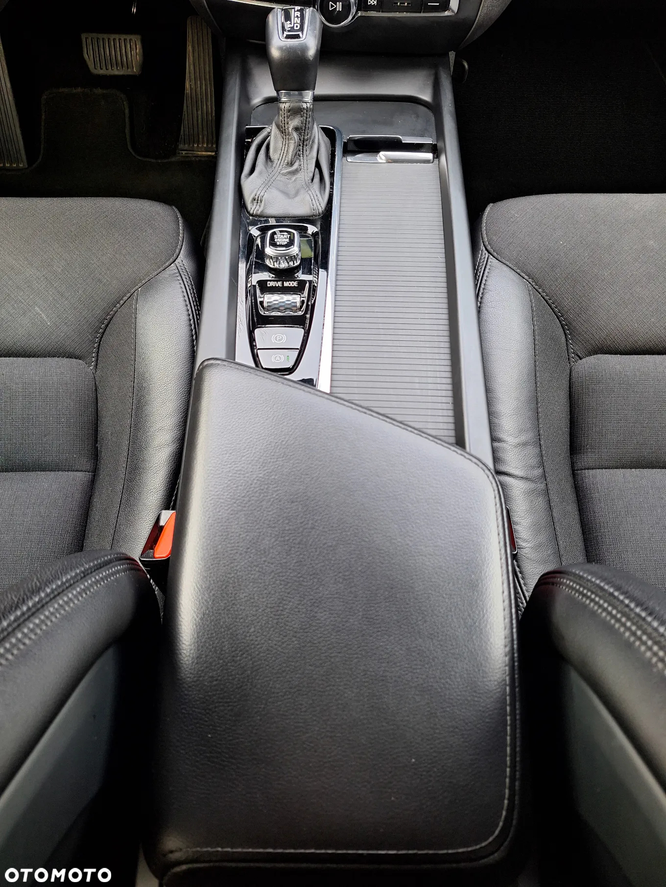 Volvo V60 D4 Momentum Pro - 33