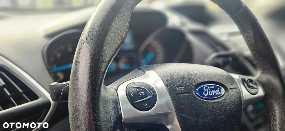 Ford Kuga 2.0 TDCi 2x4 Titanium - 20