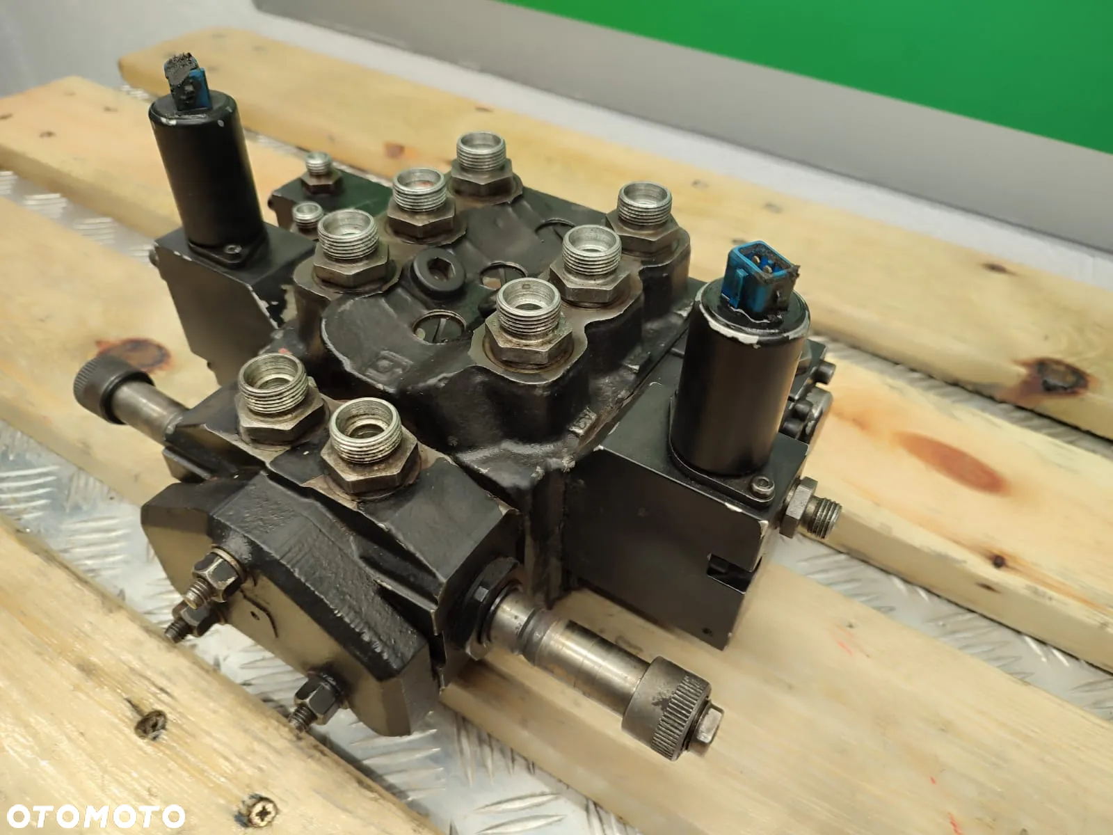 Rozdzielacz hydrauliczny 200071943013 BUCHER - 6