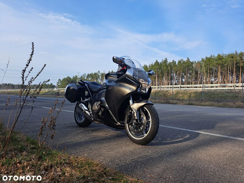 Honda VFR - 2