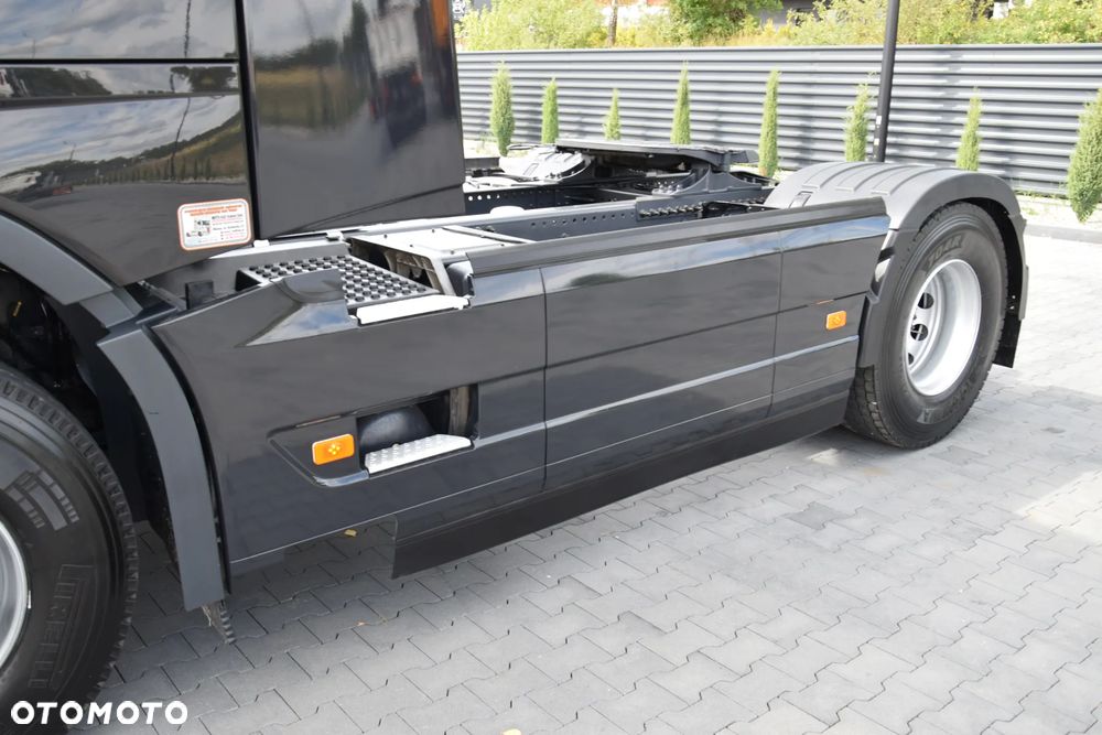 Volvo FH500 / EURO 6 / ACC / LEDY / NOWE OPONY / FULL SPILERY / SERWISOWANY / SPROWADZONY - 17