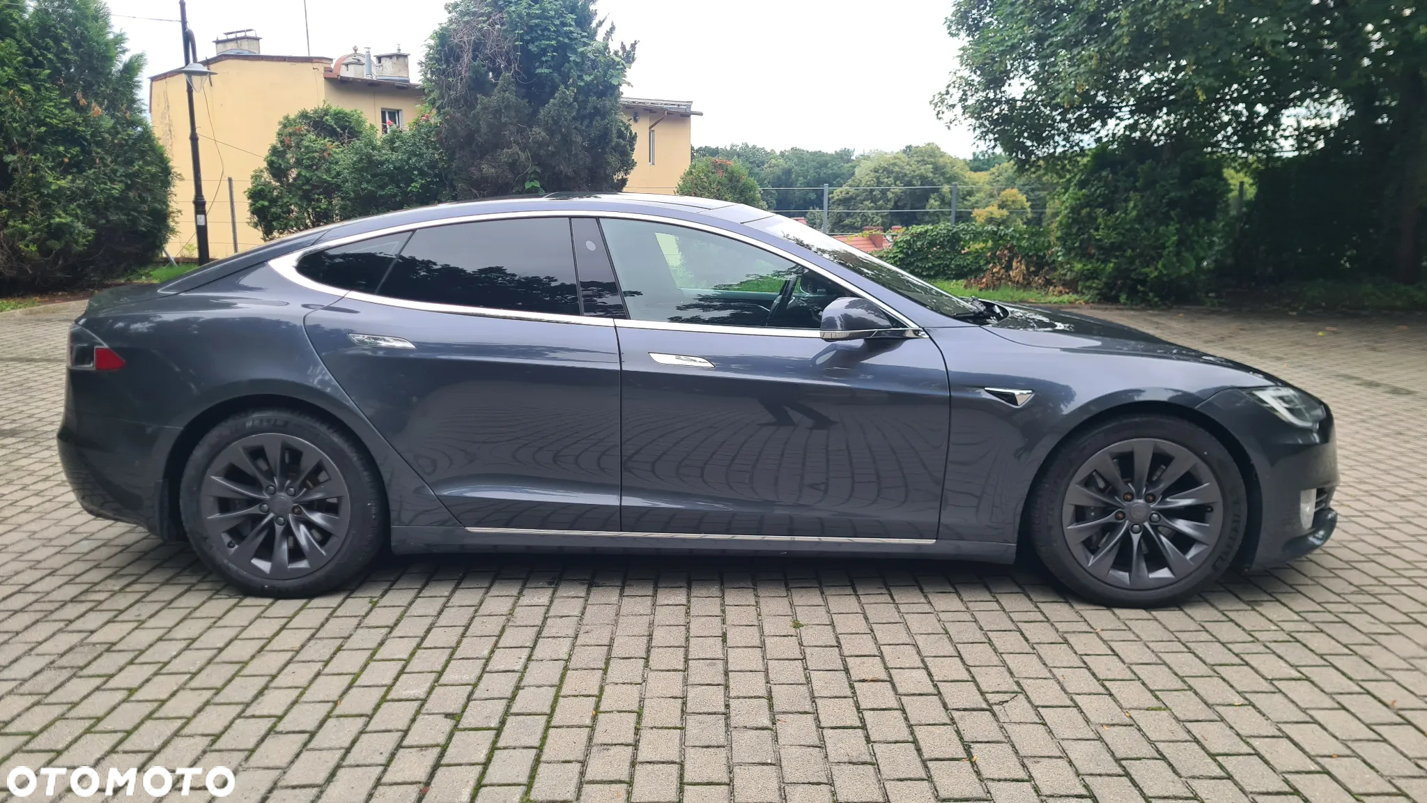 Tesla Model S - 5