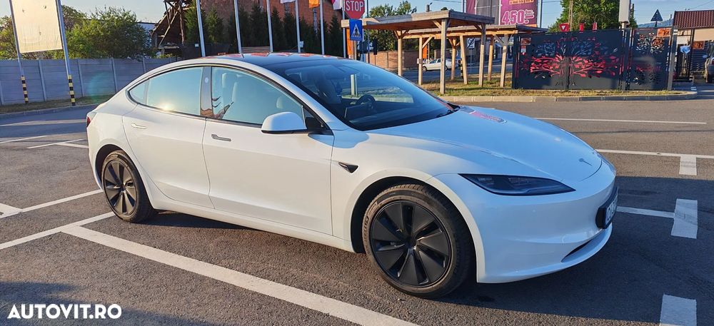Tesla Model 3 - 3