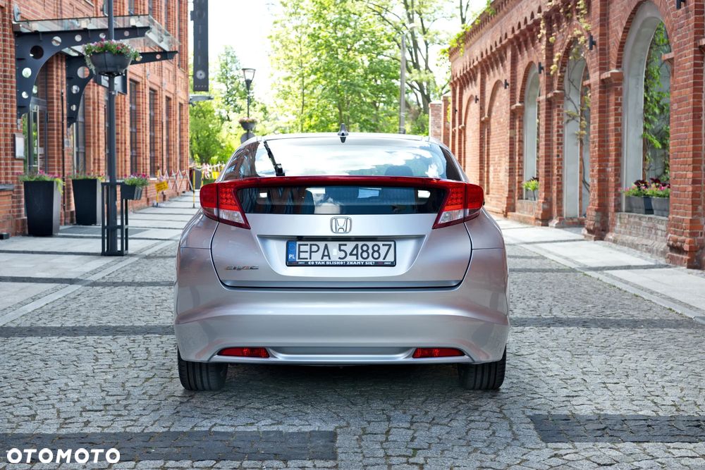 Honda Civic 1.8 i-VTEC Sport - 11