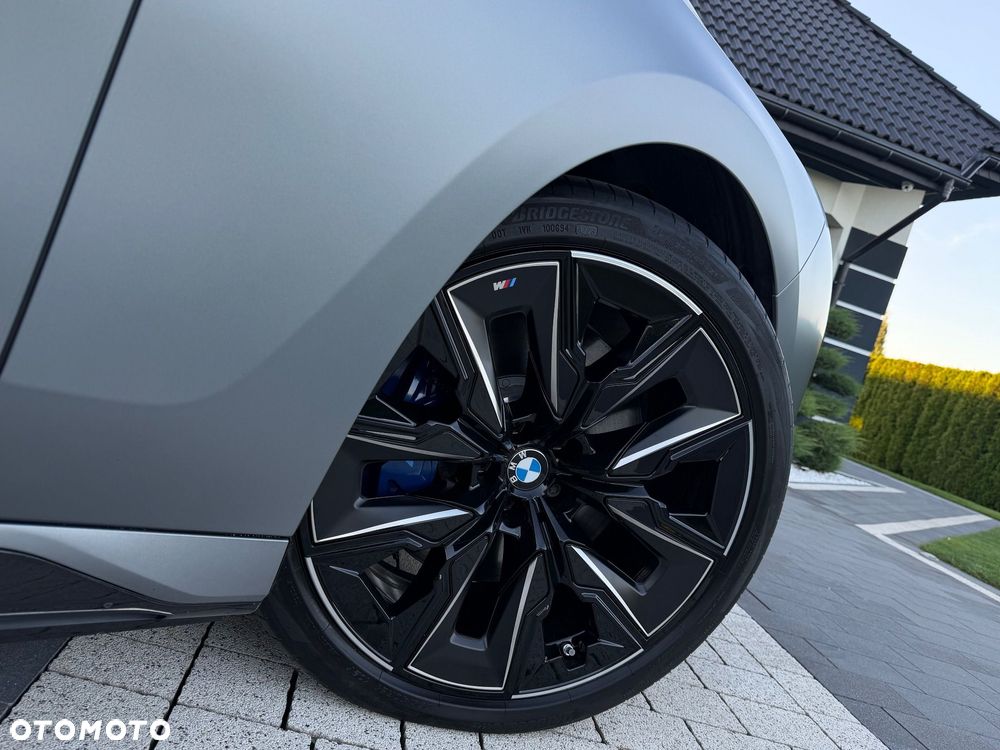 BMW Seria 7 M760e PHEV xDrive Individual Edition sport - 38