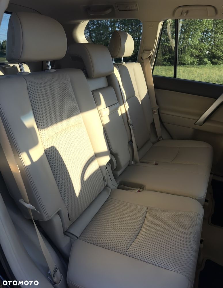 Toyota Land Cruiser - 11