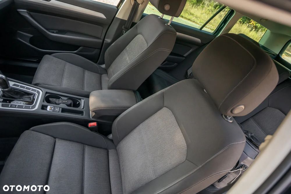 Volkswagen Passat Variant 2.0 TDI SCR DSG - 17