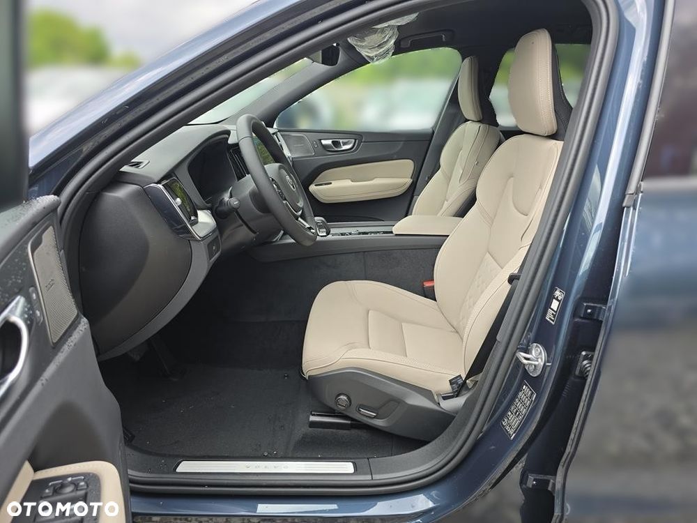 Volvo XC 60 B5 B AWD Plus Bright - 11