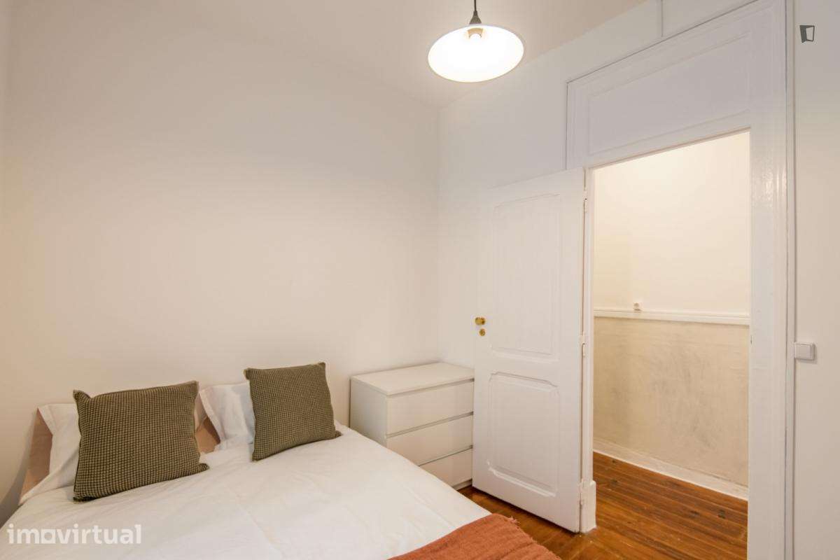 Quarto - localizado em Penha Lisbon - Grande imagem: 3/7