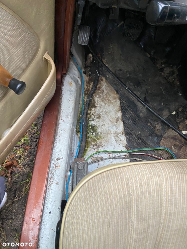 Mercedes-Benz W123 - 17