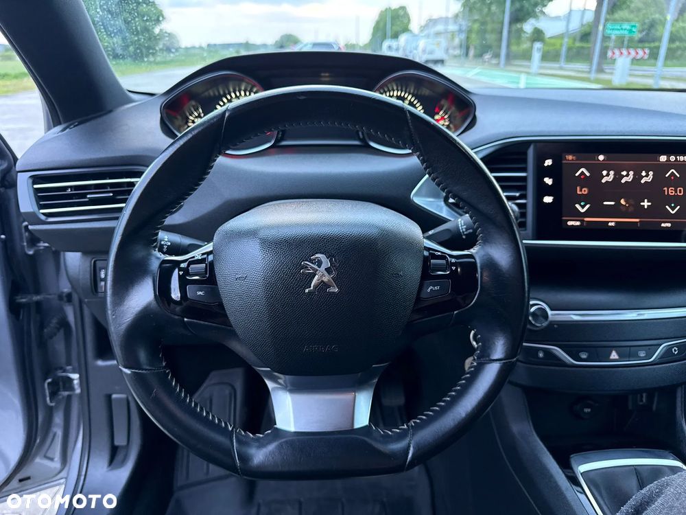 Peugeot 308 1.2 PureTech GPF Allure S&S - 18