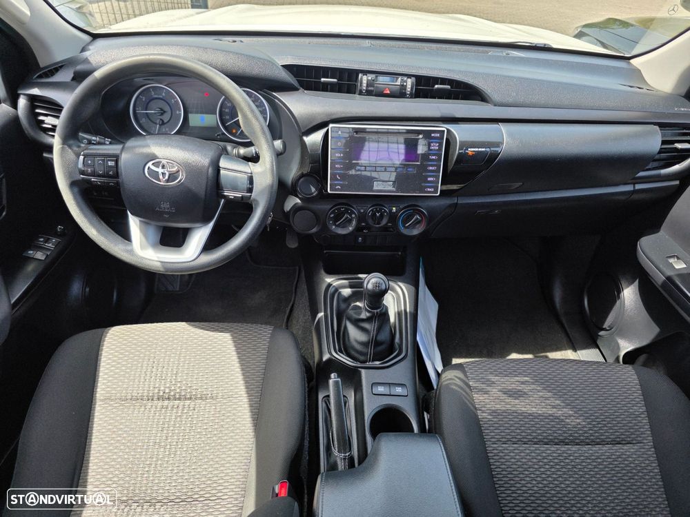 Toyota Hilux 2.4 D-4D 2WD CD CM 3L - 11