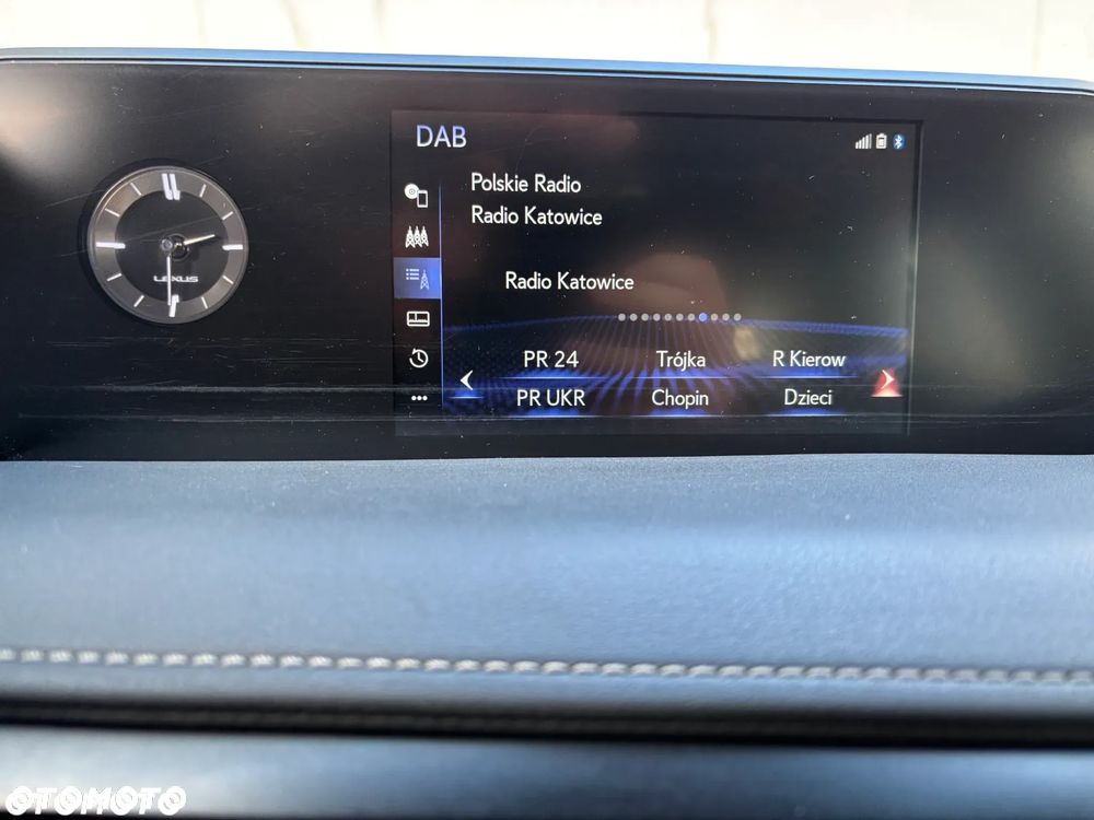 Lexus UX - 30