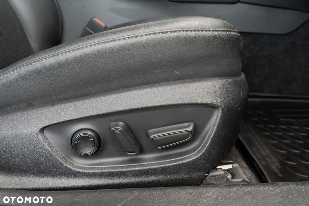 Toyota Camry 2.5 Hybrid Comfort CVT - 22