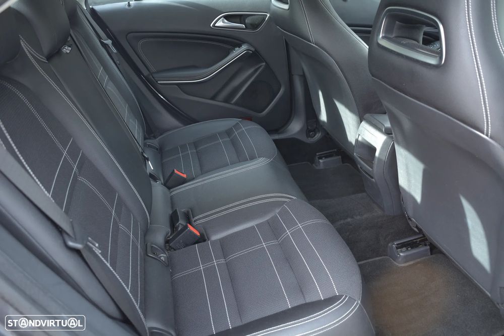 Mercedes-Benz CLA 200 CDI Urban - 13