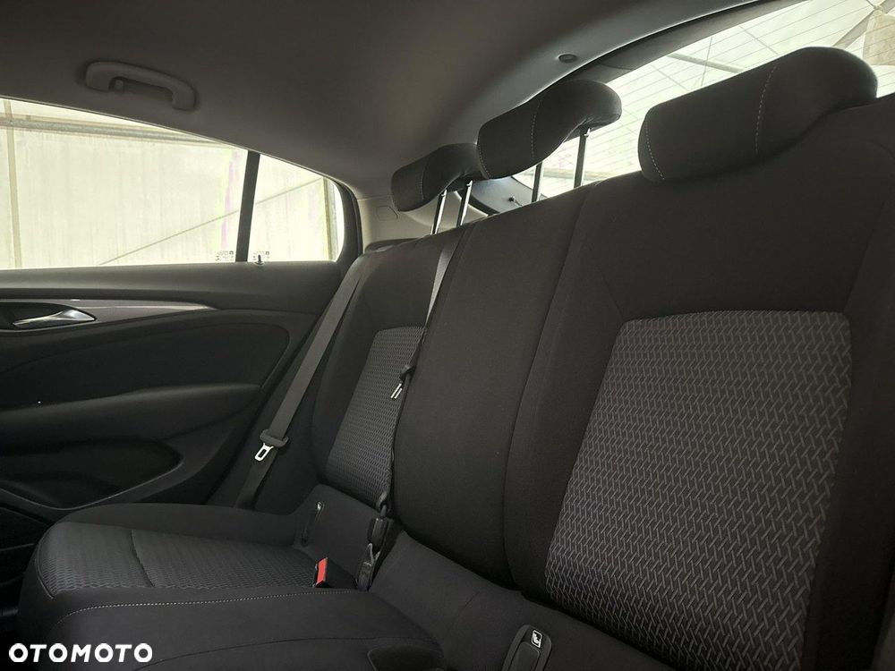 Opel Insignia - 19