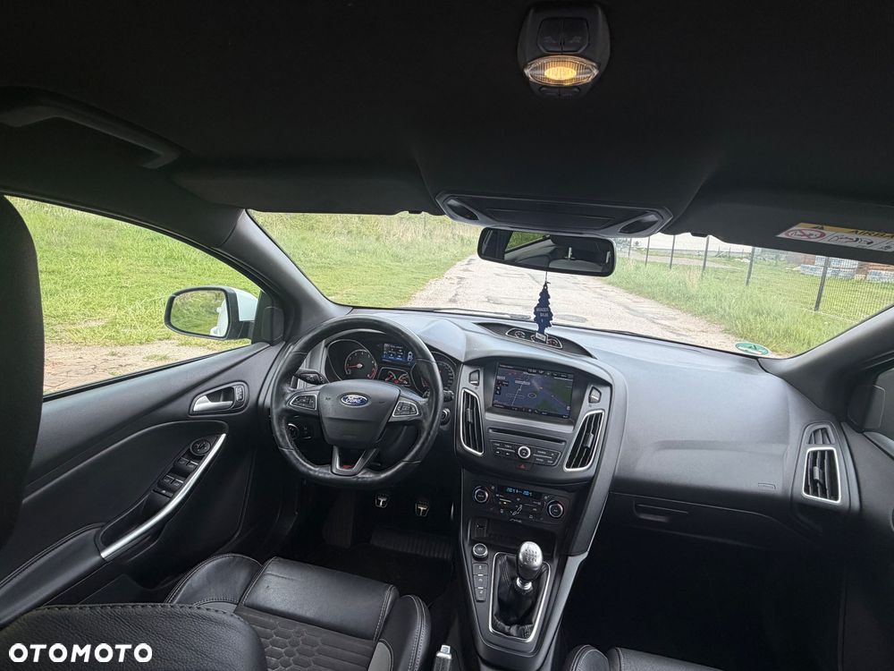 Ford Focus 2.0 EcoBoost ST mit Leder-Sport-Paket - 6