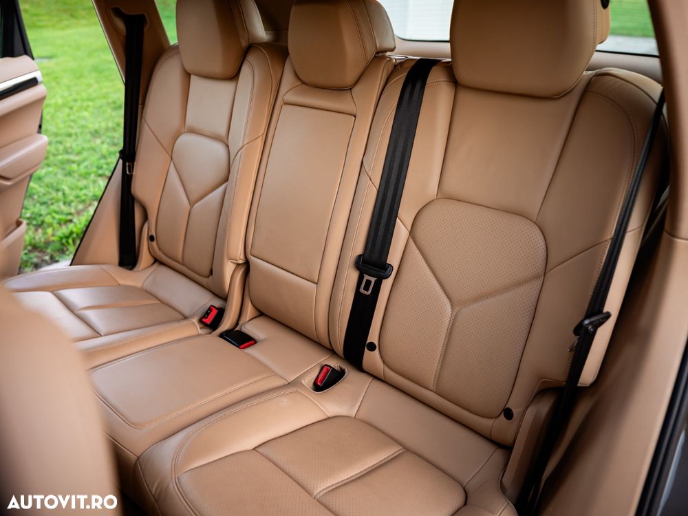 Porsche Cayenne 3.0 L V6 - 7