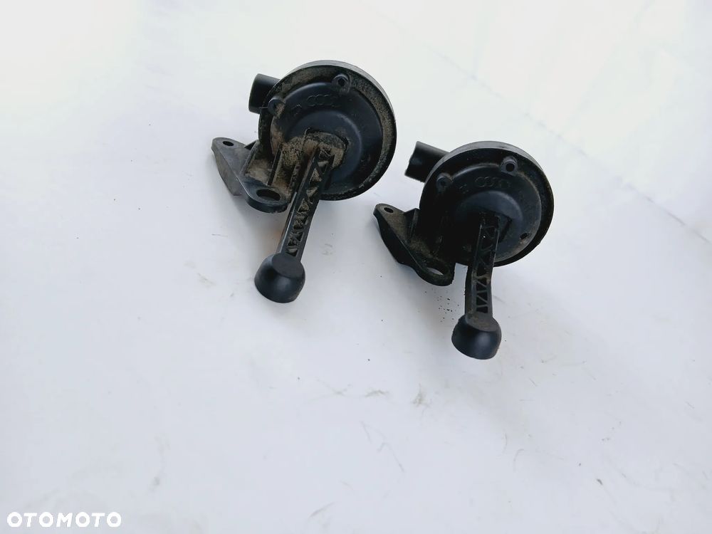 Zawór Gruszka Podciśnienia Klap Kolektora Lewa/Prawa Audi VW 06E133159 - 2