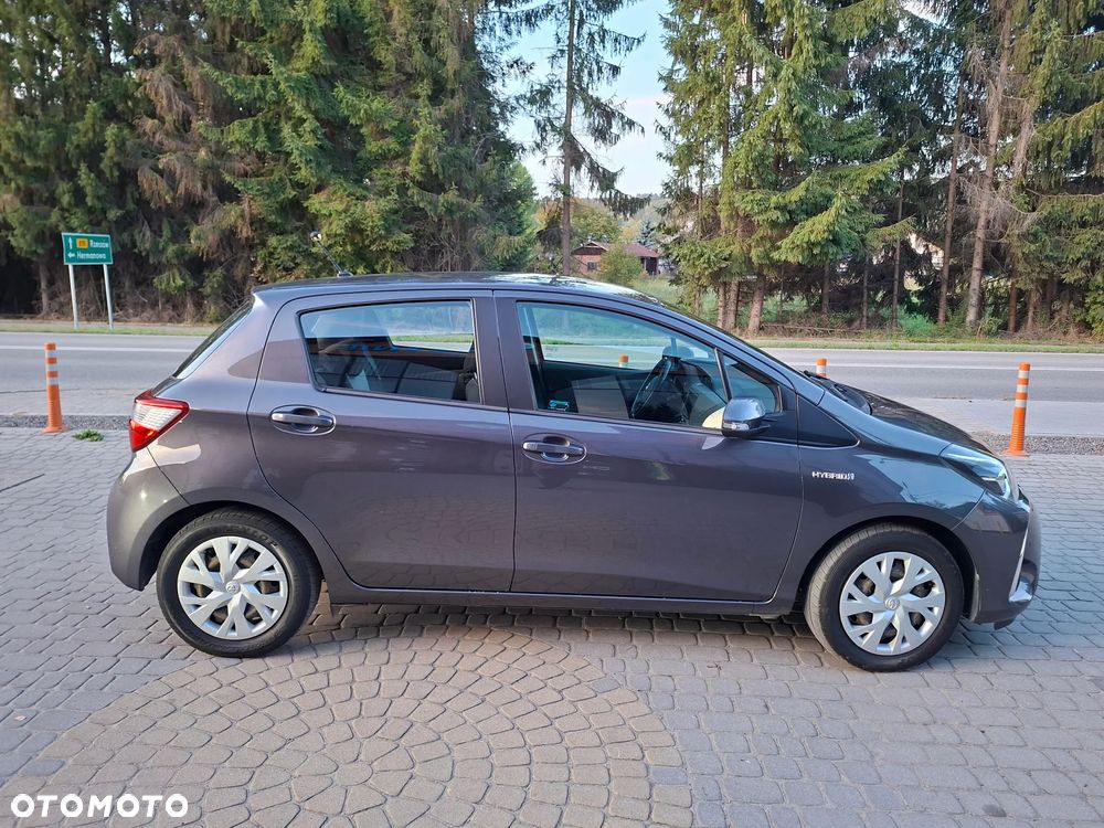 Toyota Yaris Hybrid 100 Premium - 6