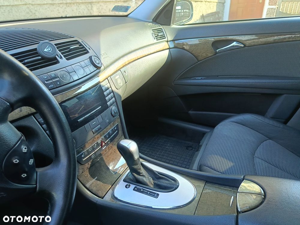 Mercedes-Benz Klasa E 240 4Matic Avantgarde - 11