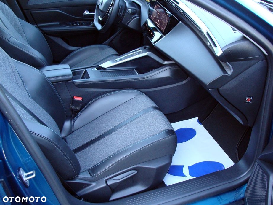 Peugeot 408 1.6 Plug-In Hybrid 225 Allure Pack EAT8 - 12