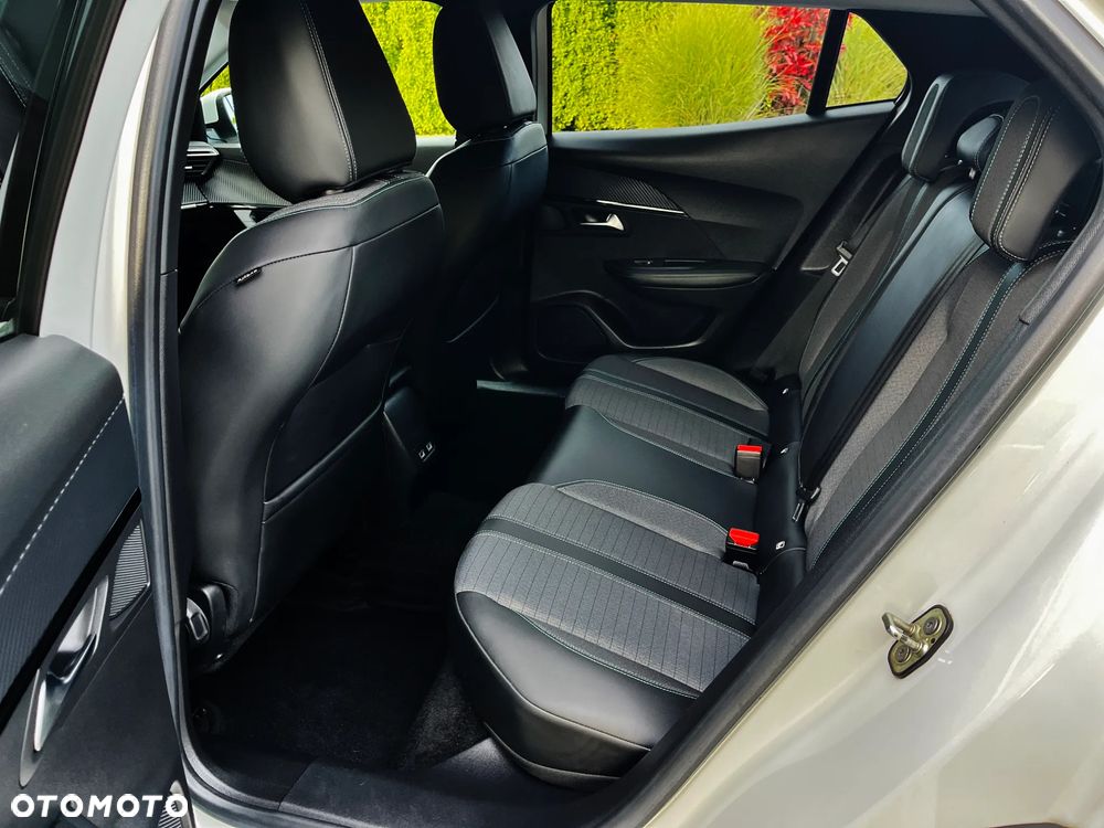 Peugeot 2008 1.2 PureTech Allure S&S - 9
