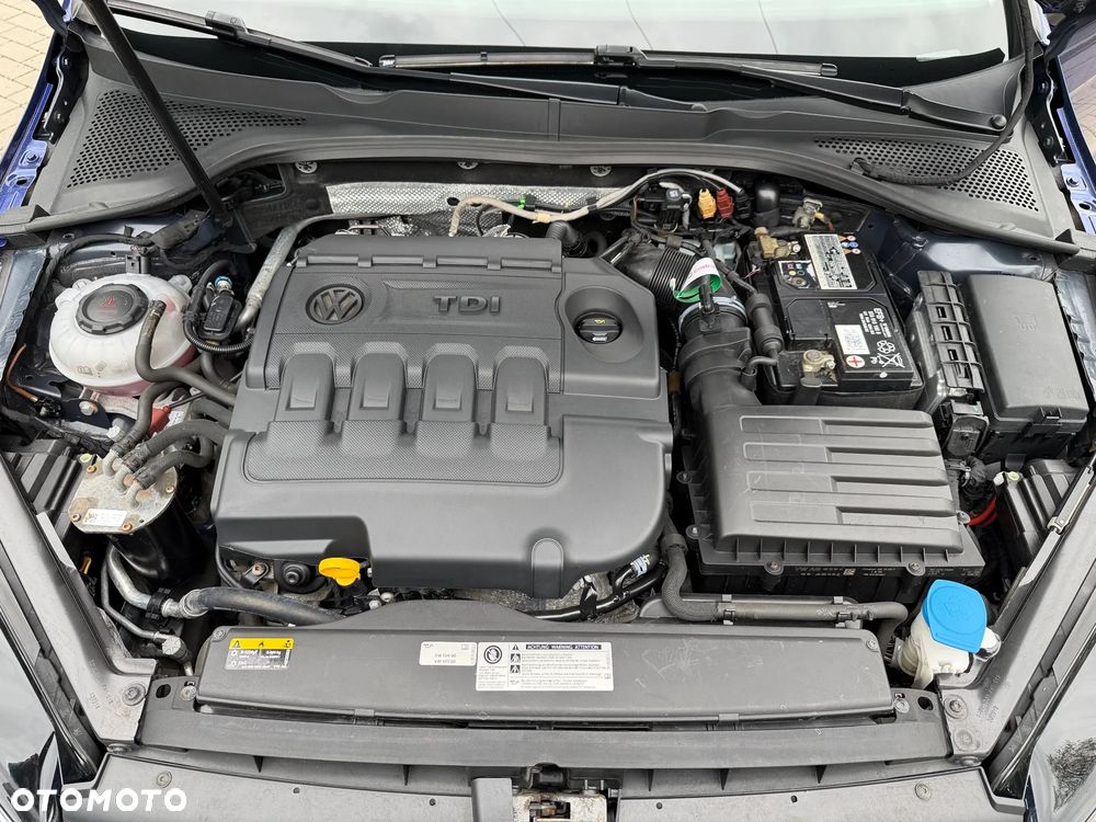 Volkswagen Golf 2.0 TDI SCR DSG R-Line - 26