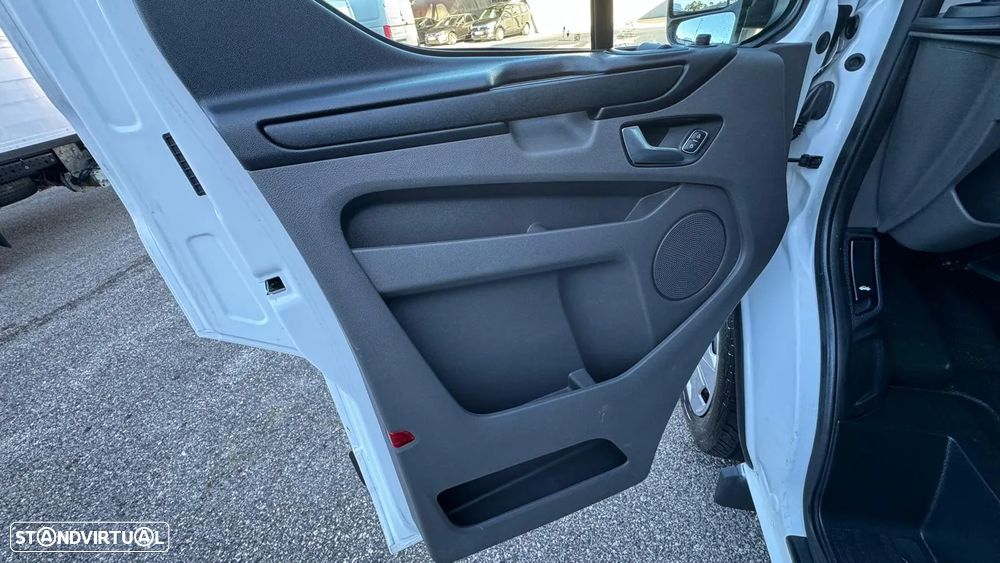 Ford Transit Custom 2.0 TDCi CX Automática - 26
