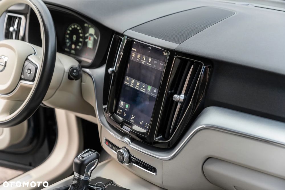 Volvo XC 60 D4 AWD Geartronic Momentum - 28