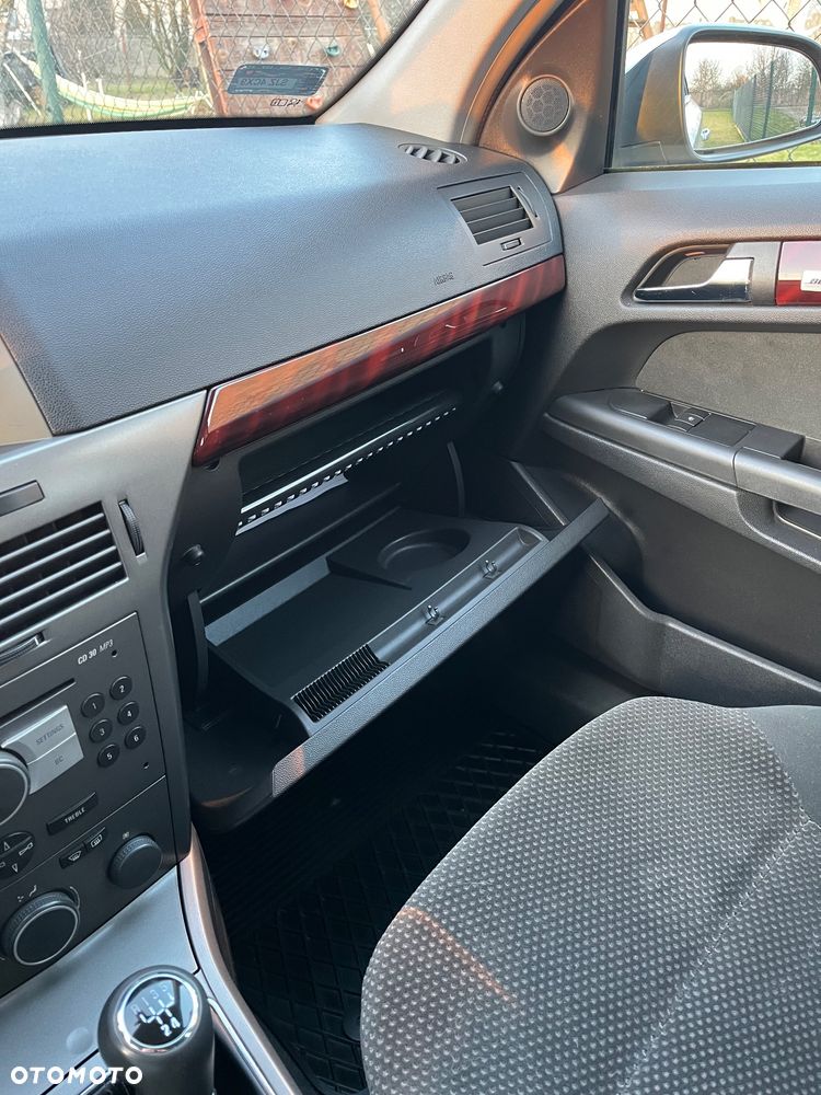 Opel Astra 1.6 Cosmo - 19