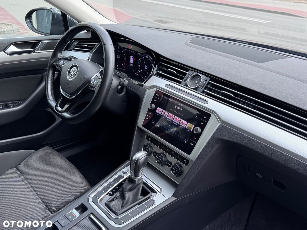 Volkswagen Passat 2.0 TDI SCR DSG - 29