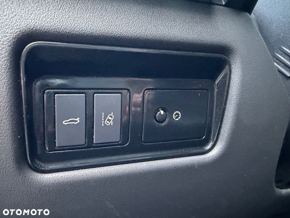 Jaguar XE 2.0 D R-Sport - 36