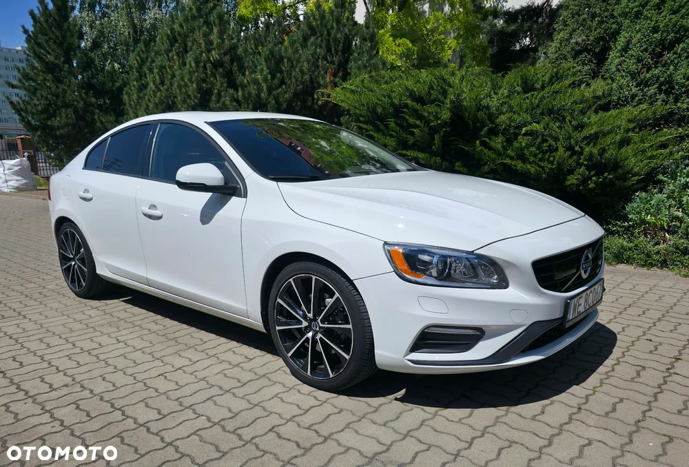 Volvo S60 T5 AWD R-Design - 3