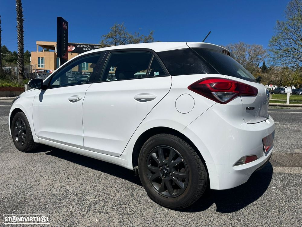 Hyundai i20 1.1 CRDi Access Plus - 4